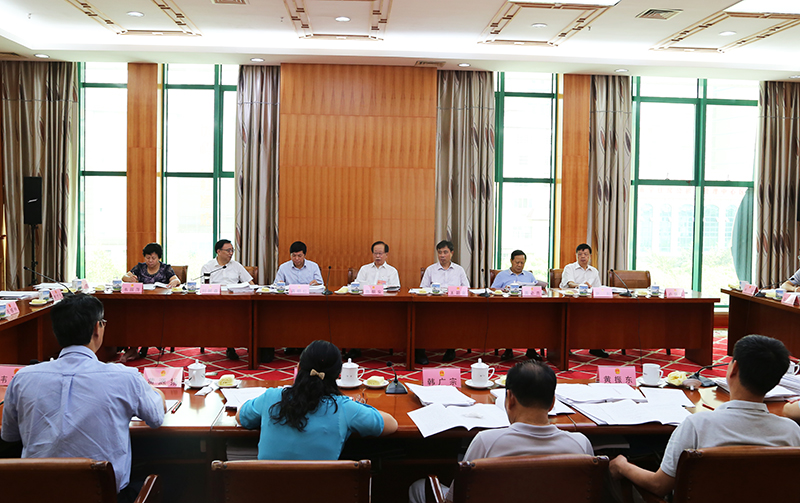 自治区十二届人大常委会第三十次会议7月27日上午召开分组会议