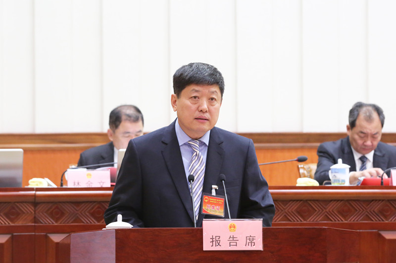 檀庆瑞作关于2017年环境状况和环境保护目标完成情况的报告