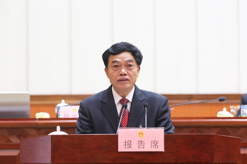 刘耀龙作关于《广西壮族自治区
扶贫开发条例（修订草案）》审议结果的报告