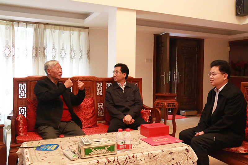 张晓钦走访慰问离退休老干部