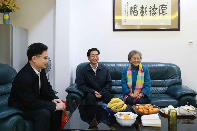张晓钦走访慰问离退休老干部