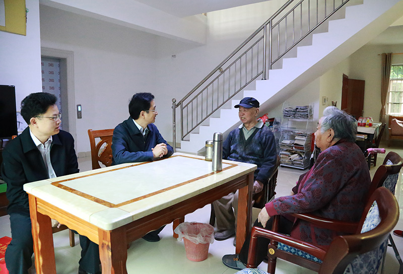 张晓钦走访慰问离退休老干部