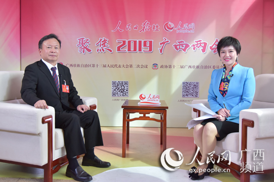 人民网专访自治区人大代表、自治区党委政法委常务副书记莫亦翔