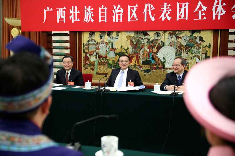推进改革开放创新增进民生福祉
促进经济社会持续健康发展