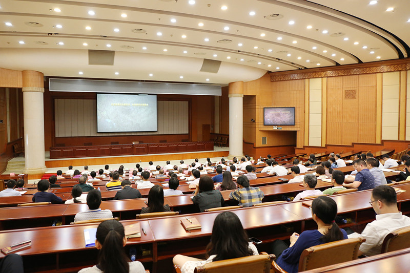 认真学习贯彻“不忘初心、牢记使命”主题教育工作会议精神
切实推动主题教育高质量开展