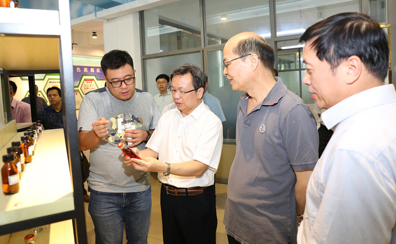卢献匾率队赴百色贵港玉林开展
我区科技创新支撑产业高质量发展工作情况调研
暨自治区促进科技成果转化条例执法检查