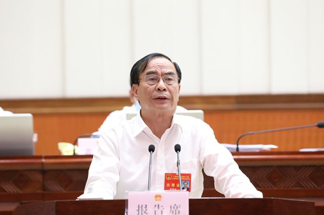李国坚作关于《广西壮族自治区社会信用条例（草案）》修改情况的报告