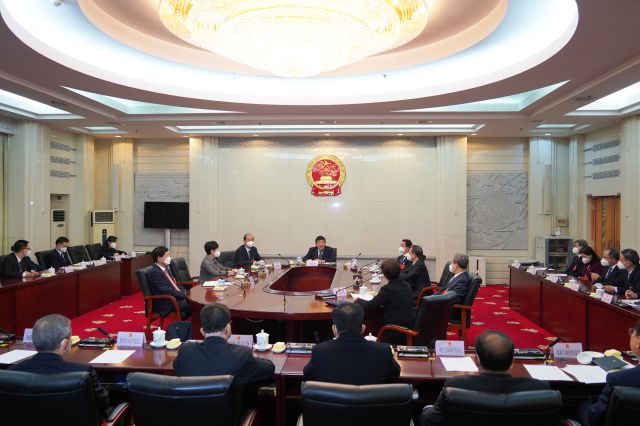自治区十四届人大常委会第二次主任会议举行