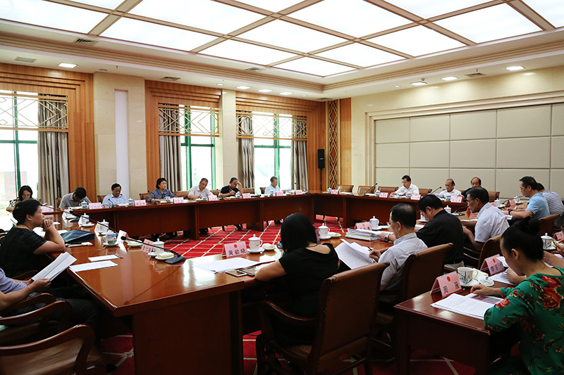 自治区十二届人大常委会第二十四次会议20日下午举行分组会议