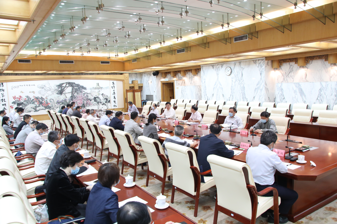 王小东出席自治区人大农委对口联系部门座谈会