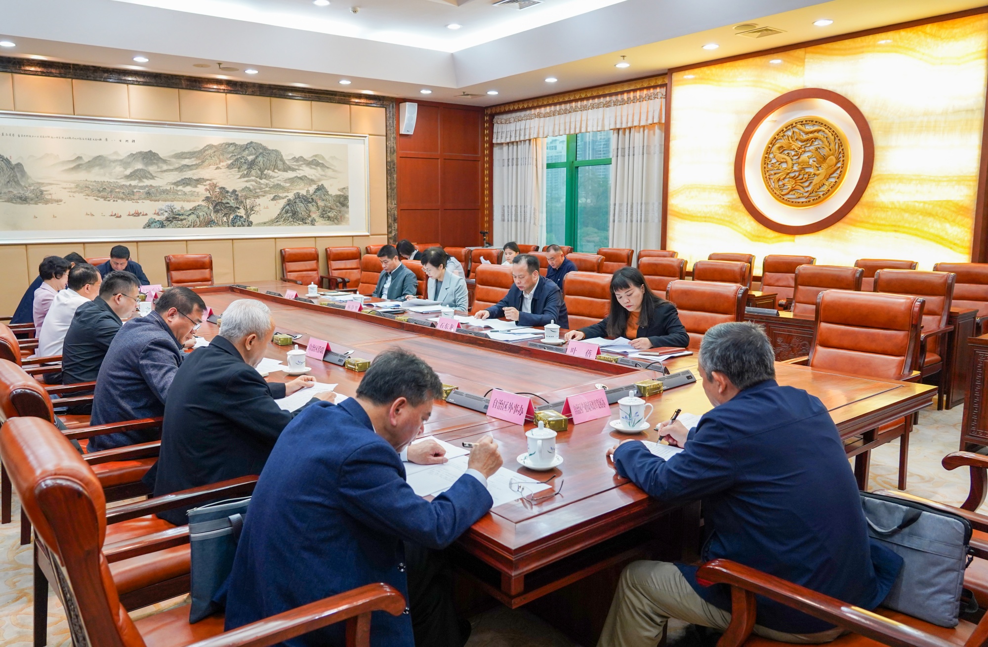 自治区人大外事华侨委员会召开对口联系单位工作座谈会