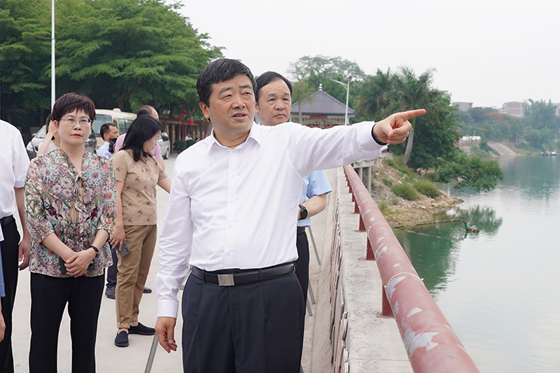 方春明赴百色市开展第2025269号代表建议督办工作并看望人大代表