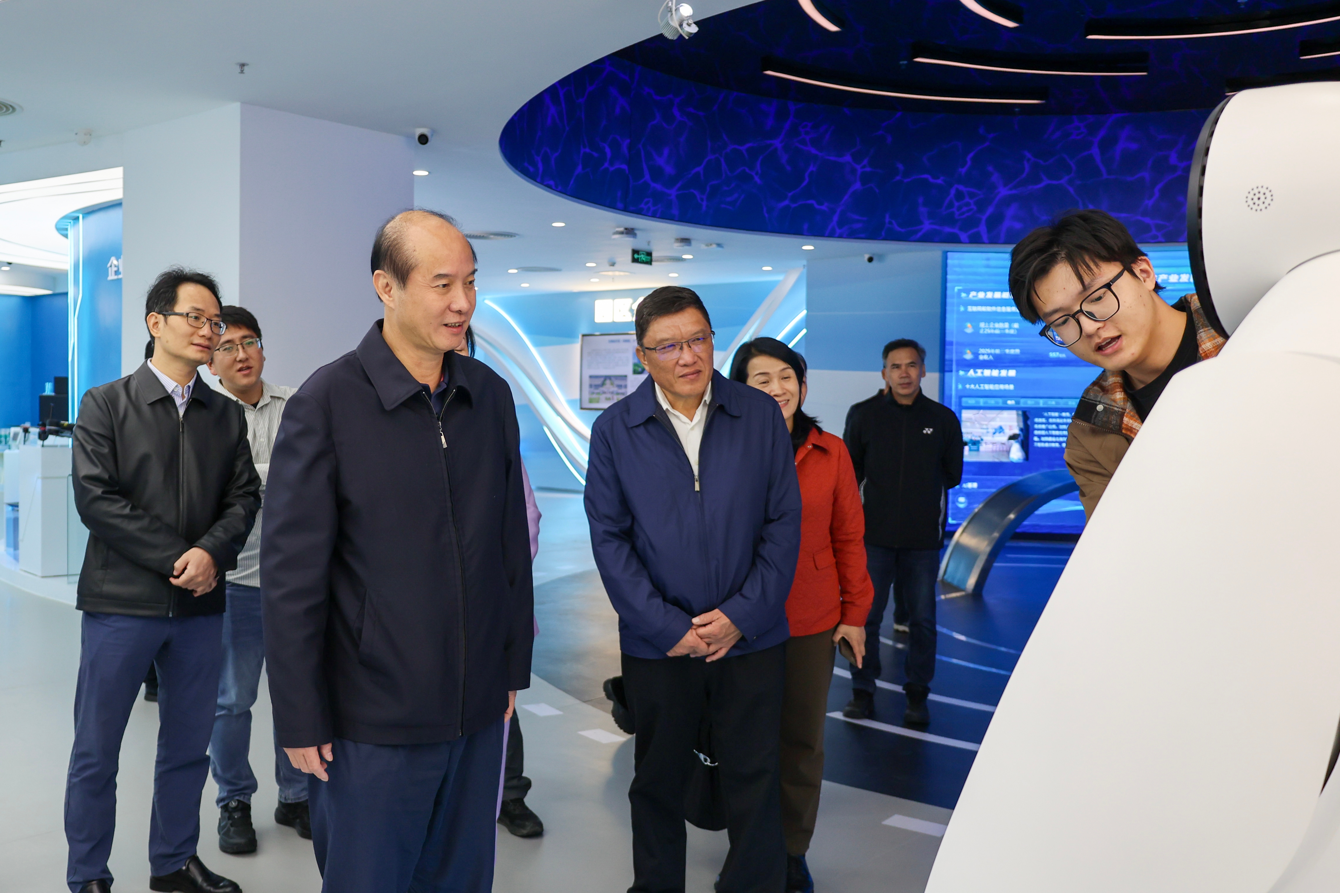 黄伟京带队赴北海市调研人工智能和水上交通运输体系建设情况