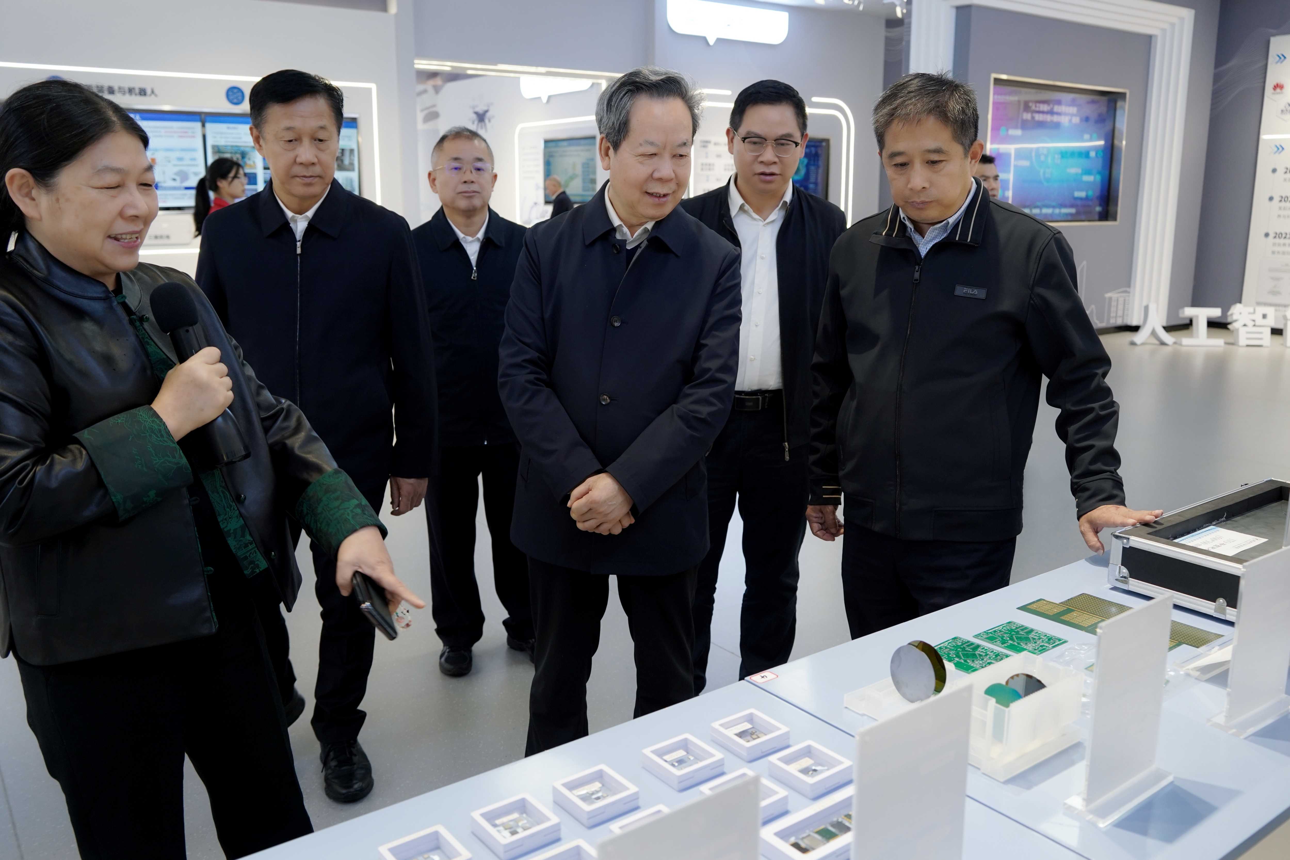 刘有明赴桂林市开展人大助力实体经济和乡村振兴调研