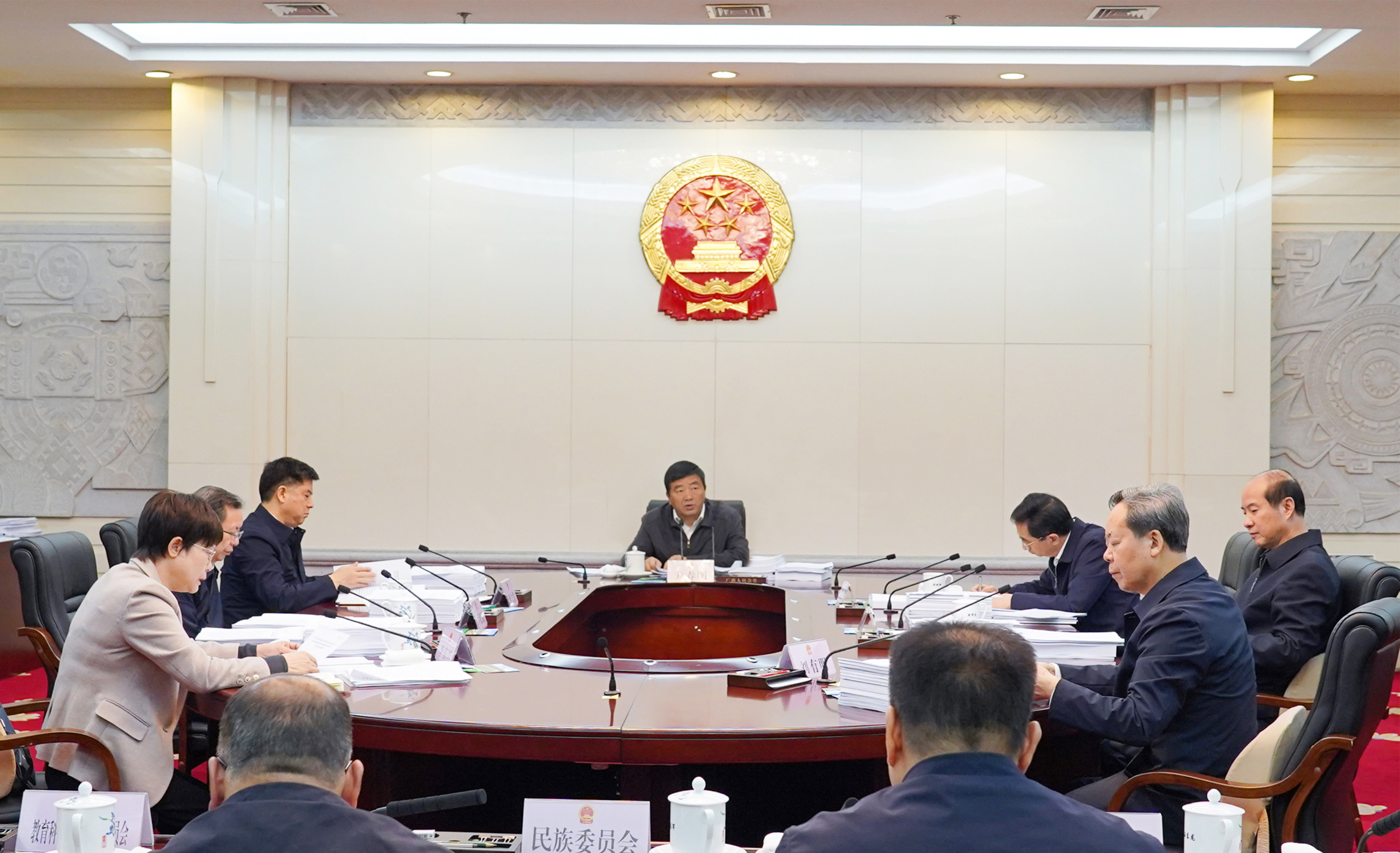 自治区十四届人大常委会第七十二次主任会议召开
常委会第二十一次会议将于11月25日召开