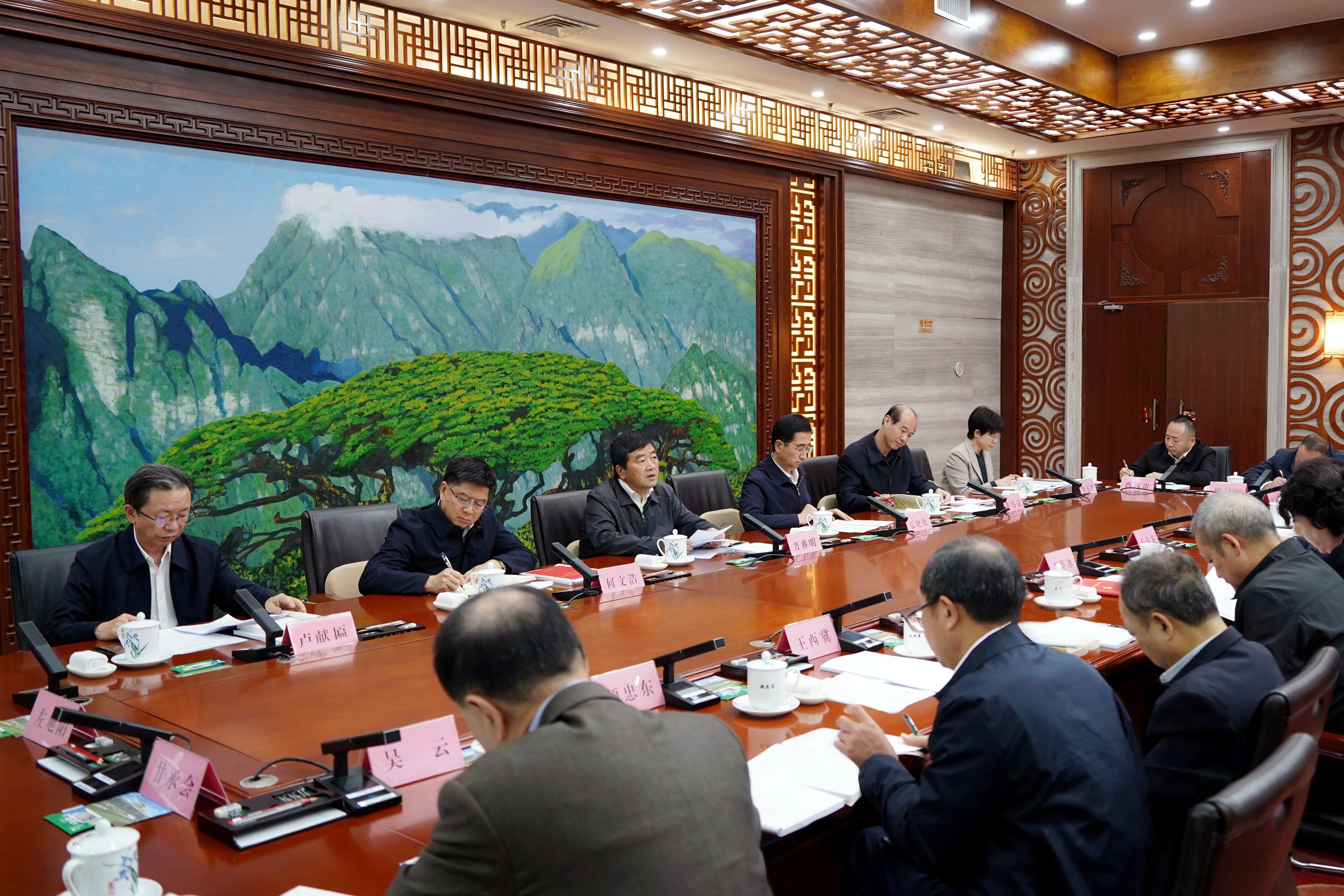 自治区人大常委会党组理论学习中心组开展2025年第7次专题学习