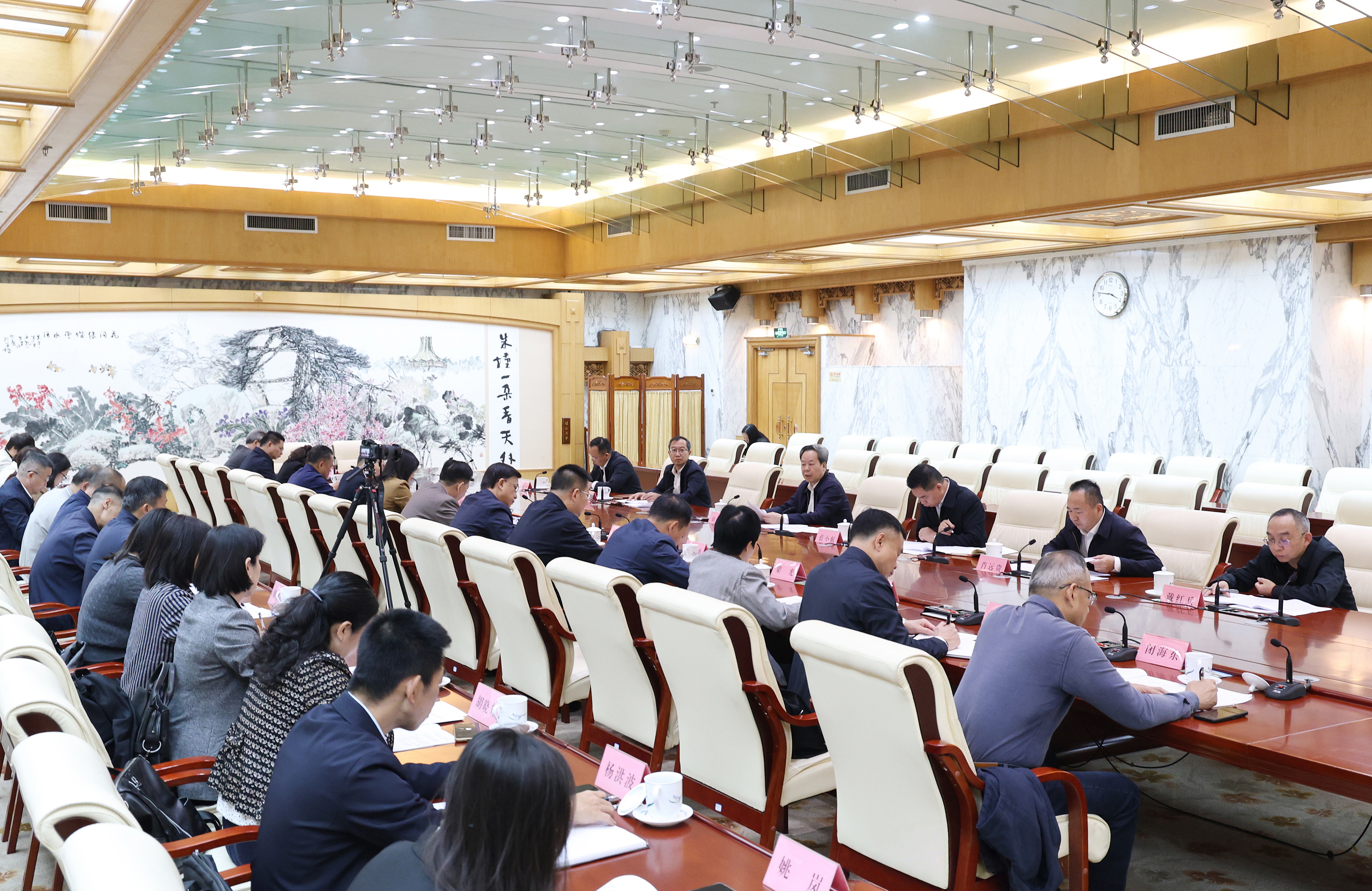 刘有明出席部署组织自治区人大代表研读讨论
《广西壮族自治区粮食安全保障条例(草案)》工作会议