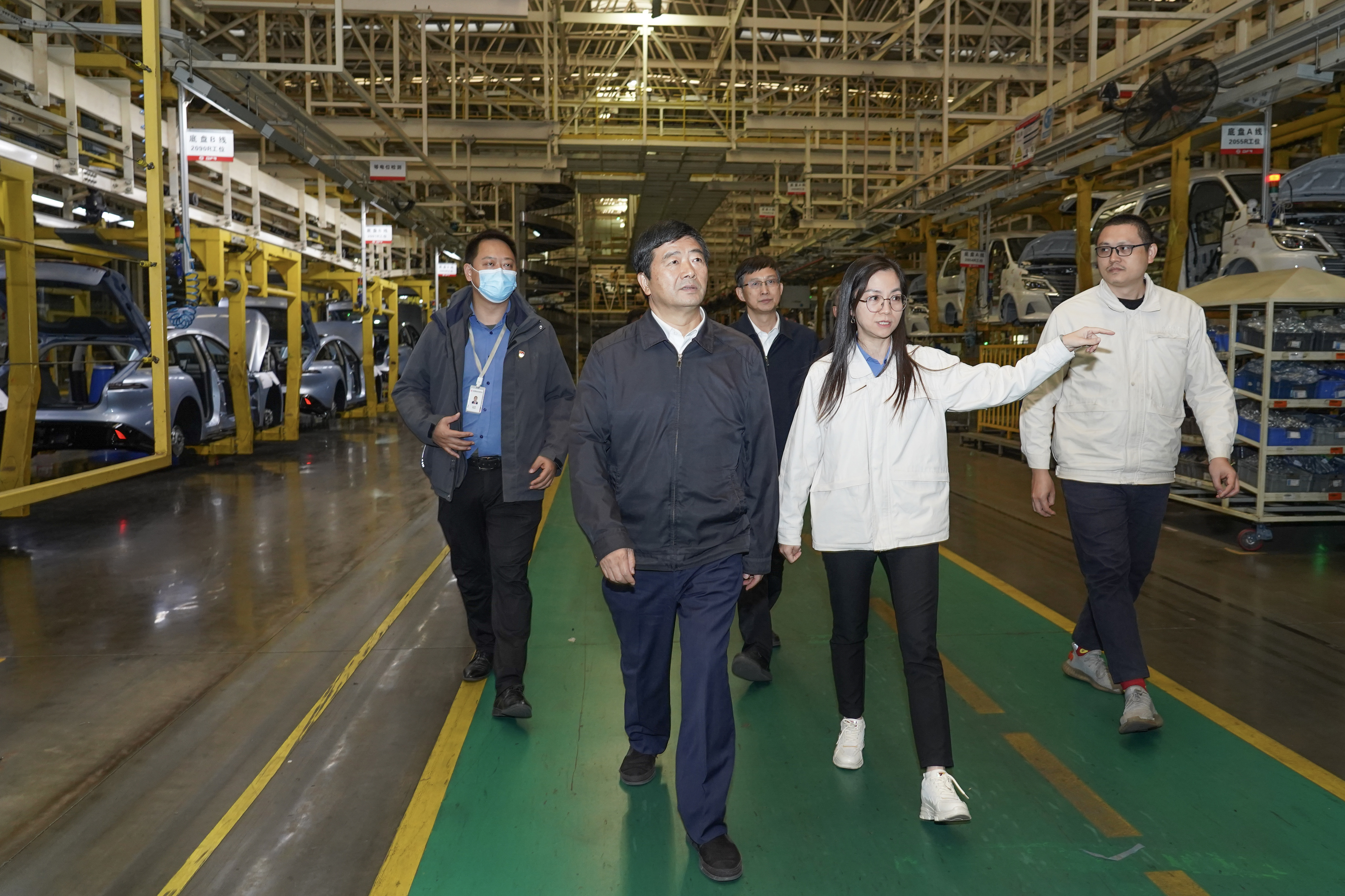 方春明赴柳州市调研并看望基层人大代表