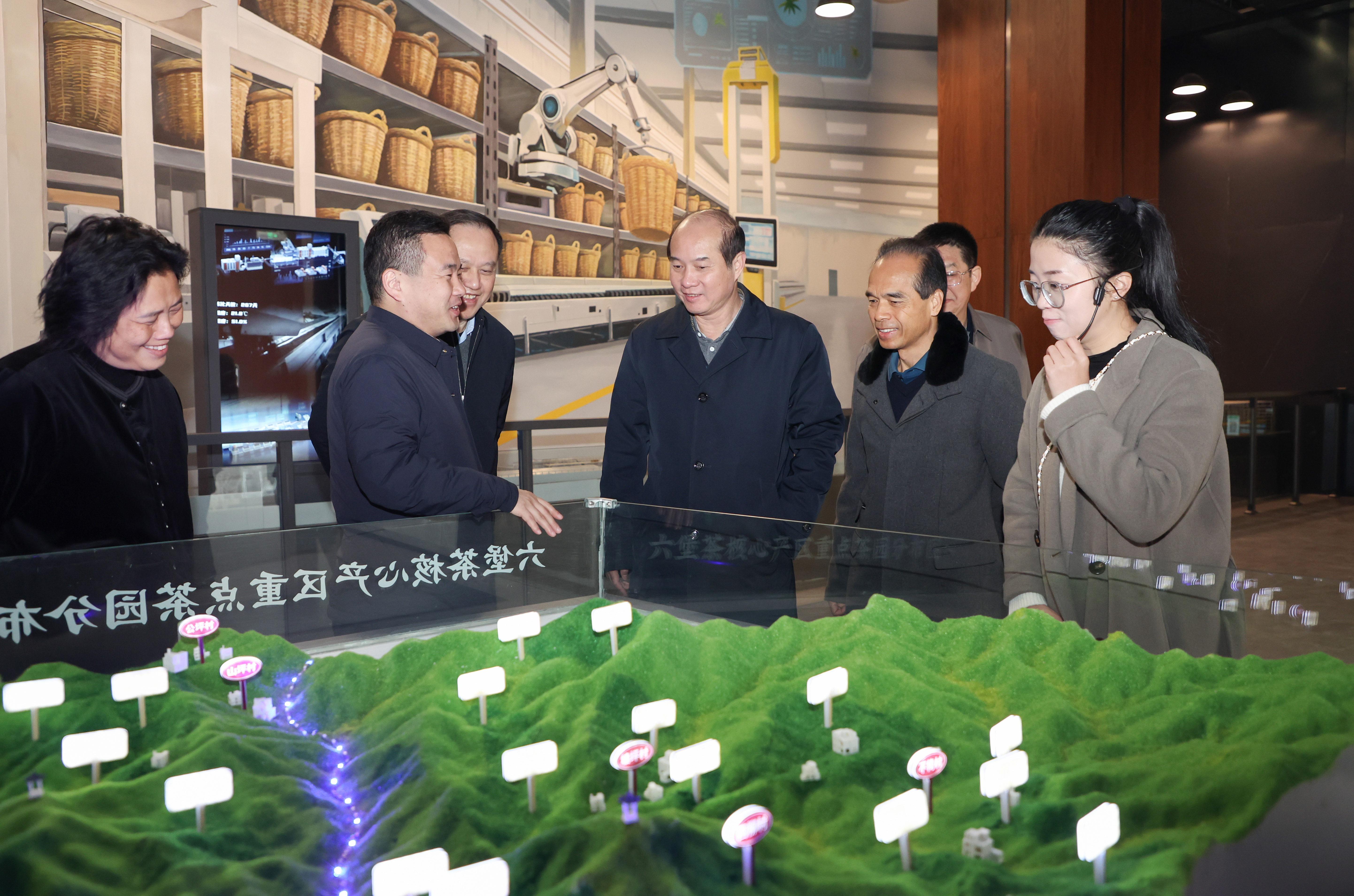 黄伟京赴梧州市调研县域经济发展情况