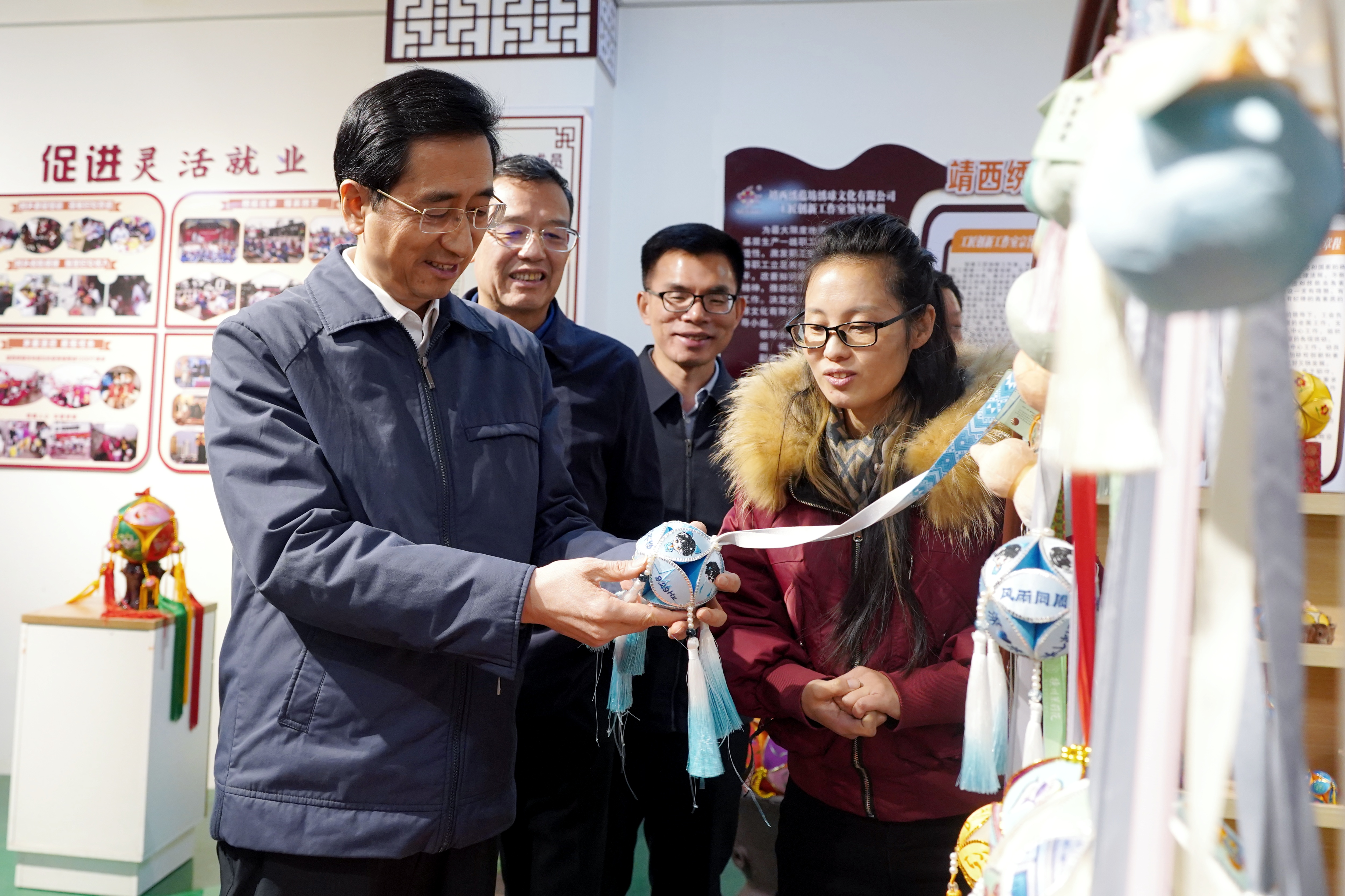 张晓钦赴百色市、崇左市开展《中华人民共和国公共文化服务保障法》贯彻落实情况及乡村振兴调研