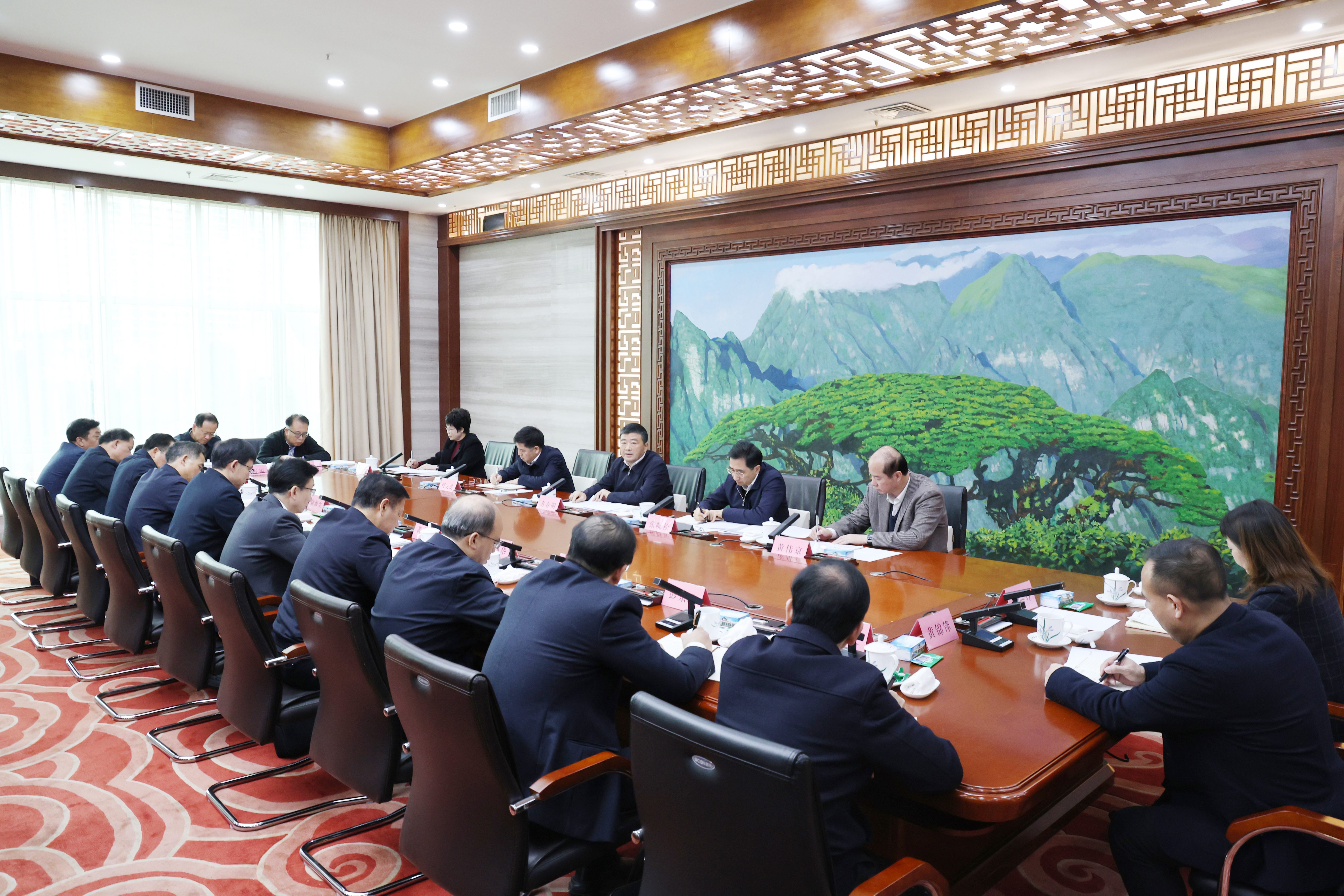 自治区人大常委会召开设区的市人大常委会负责同志座谈会