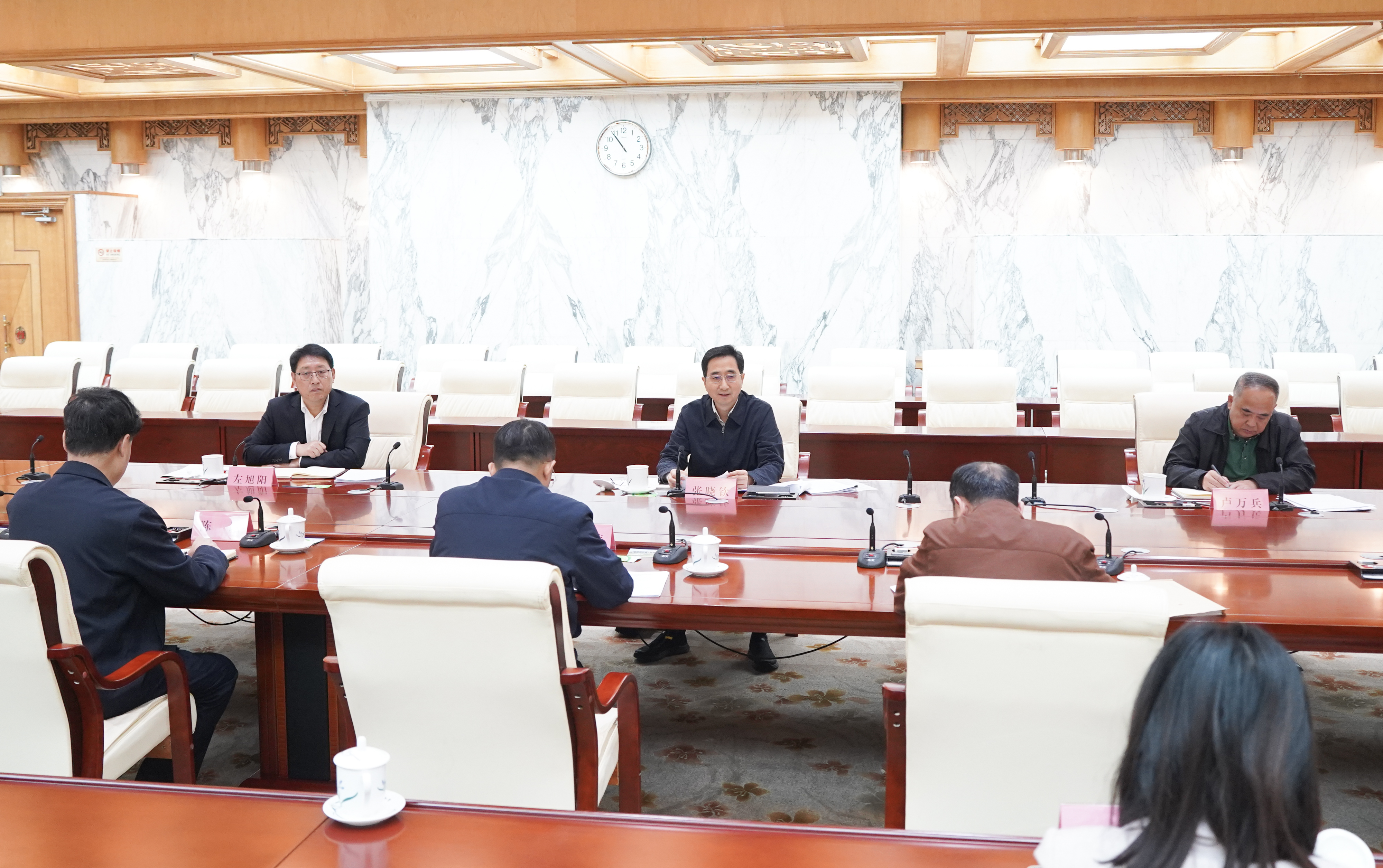 �����ճ�ϯ�������˴���ί�Կ���ϵ������̸��