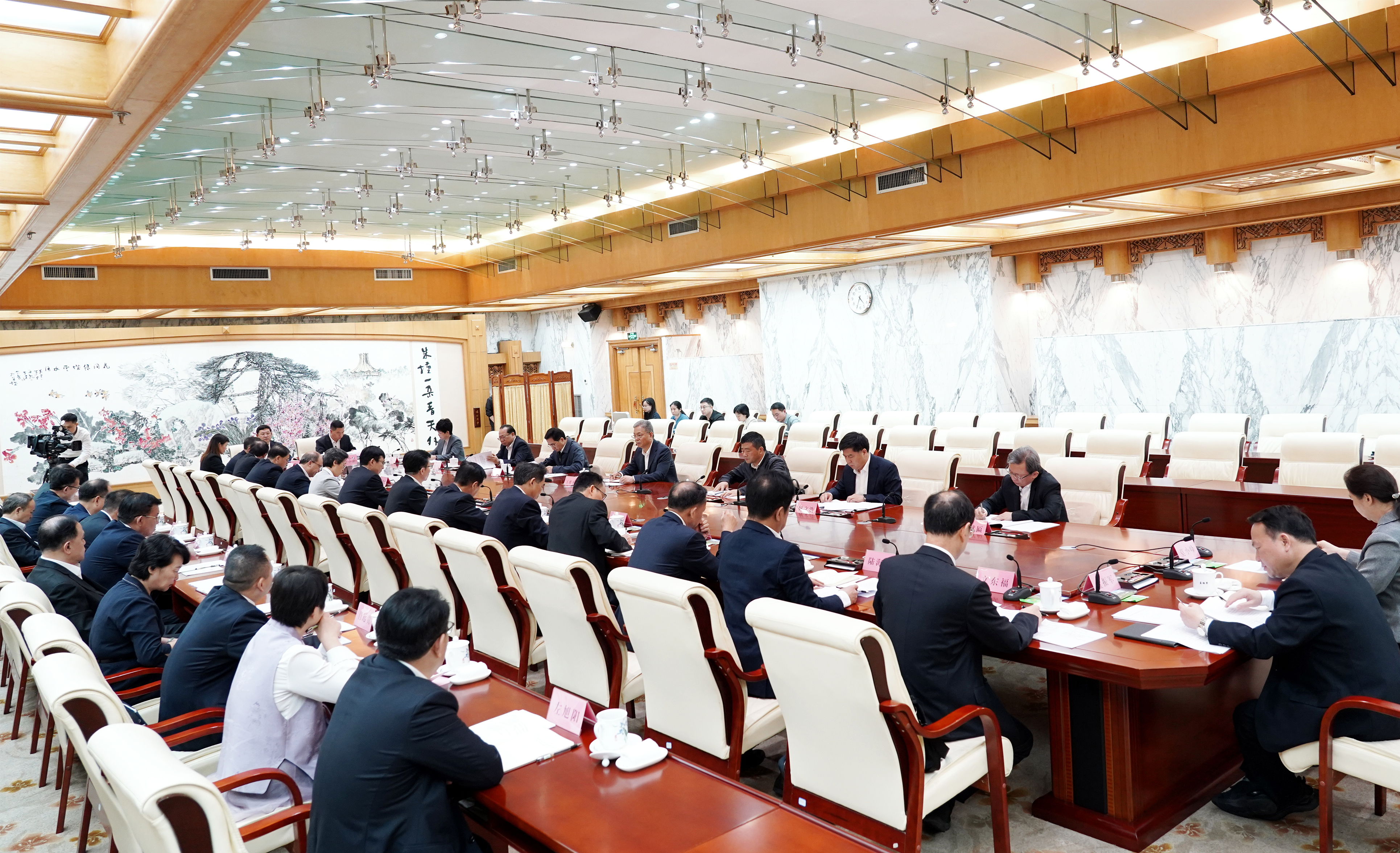 自治区人大常委会召开设区的市人大常委会负责同志座谈会