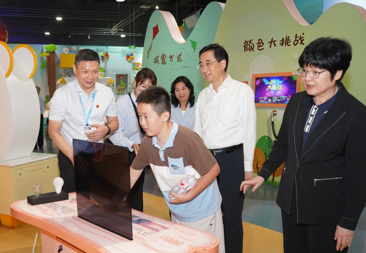 �����ո������Ƽ��ݿ�չ����