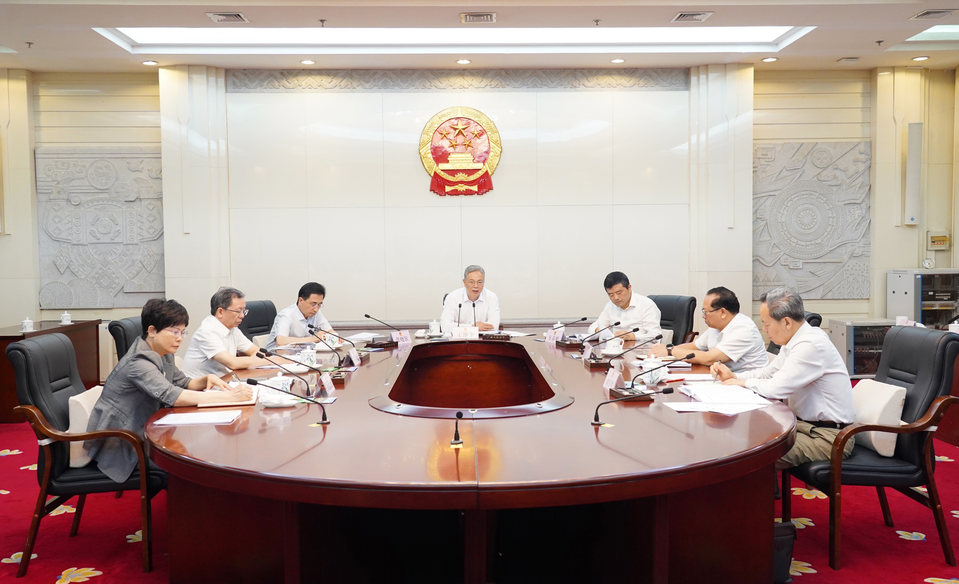 �������˴�ί�ᵳ�鿪չ�����ͼ�����ȷ������ѧϰ������������