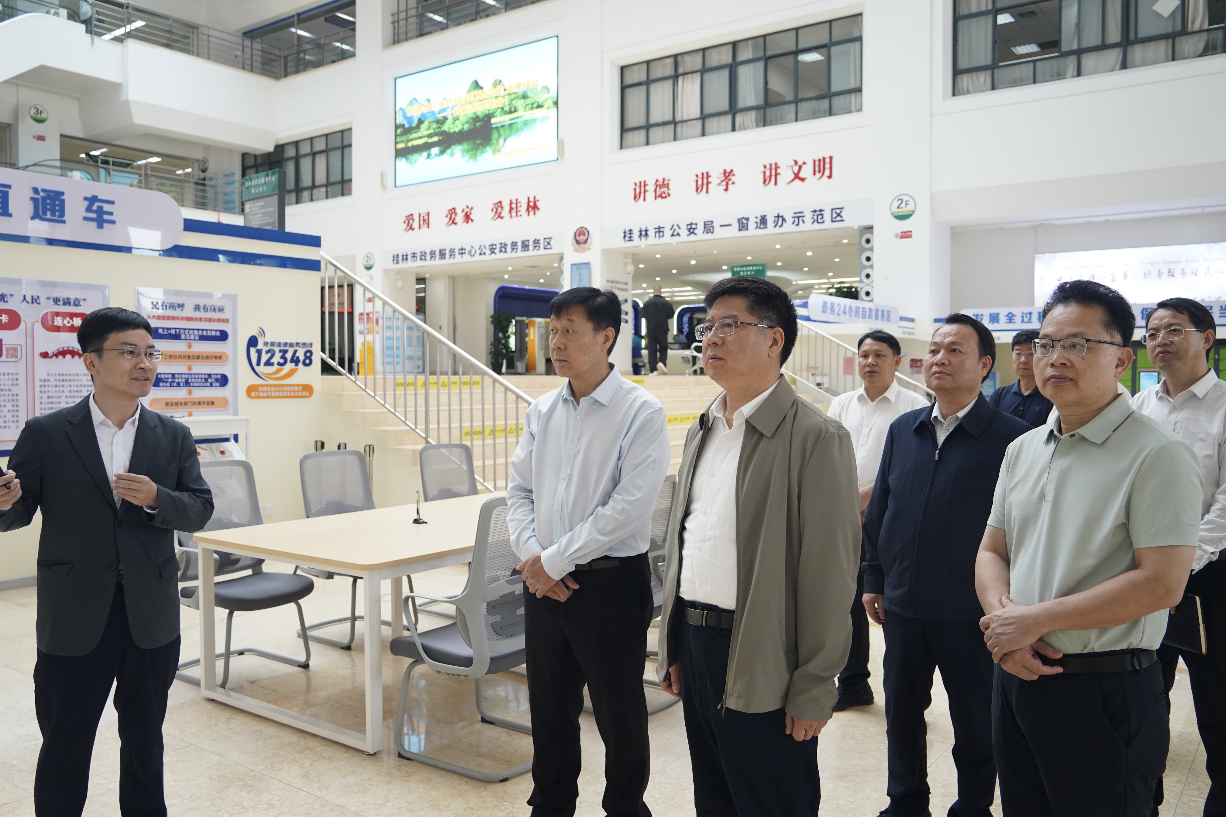 何文浩赴桂林市开展代表工作专题调研