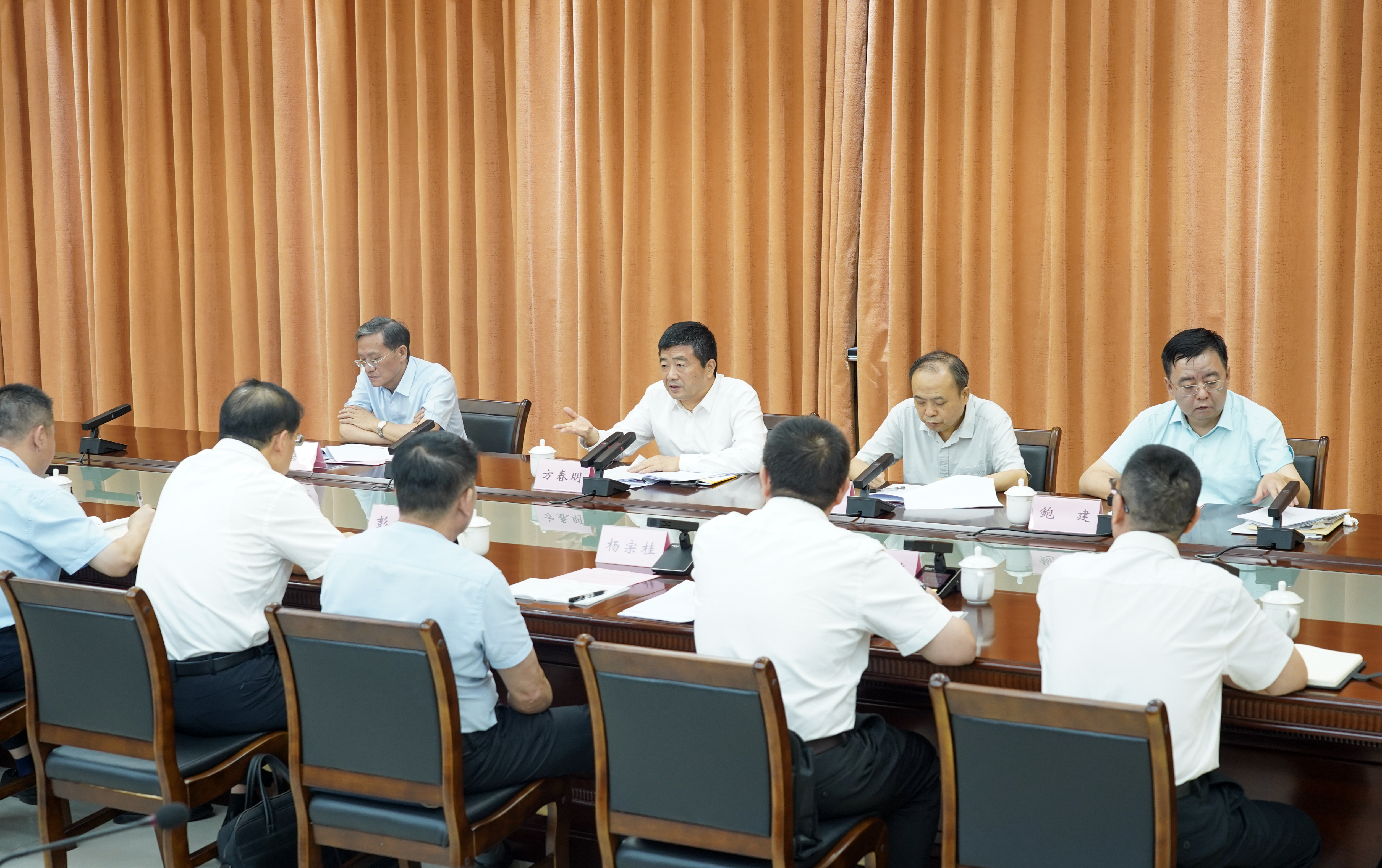 方春明赴贵港市开展接访下访活动并联系推动重大项目建设