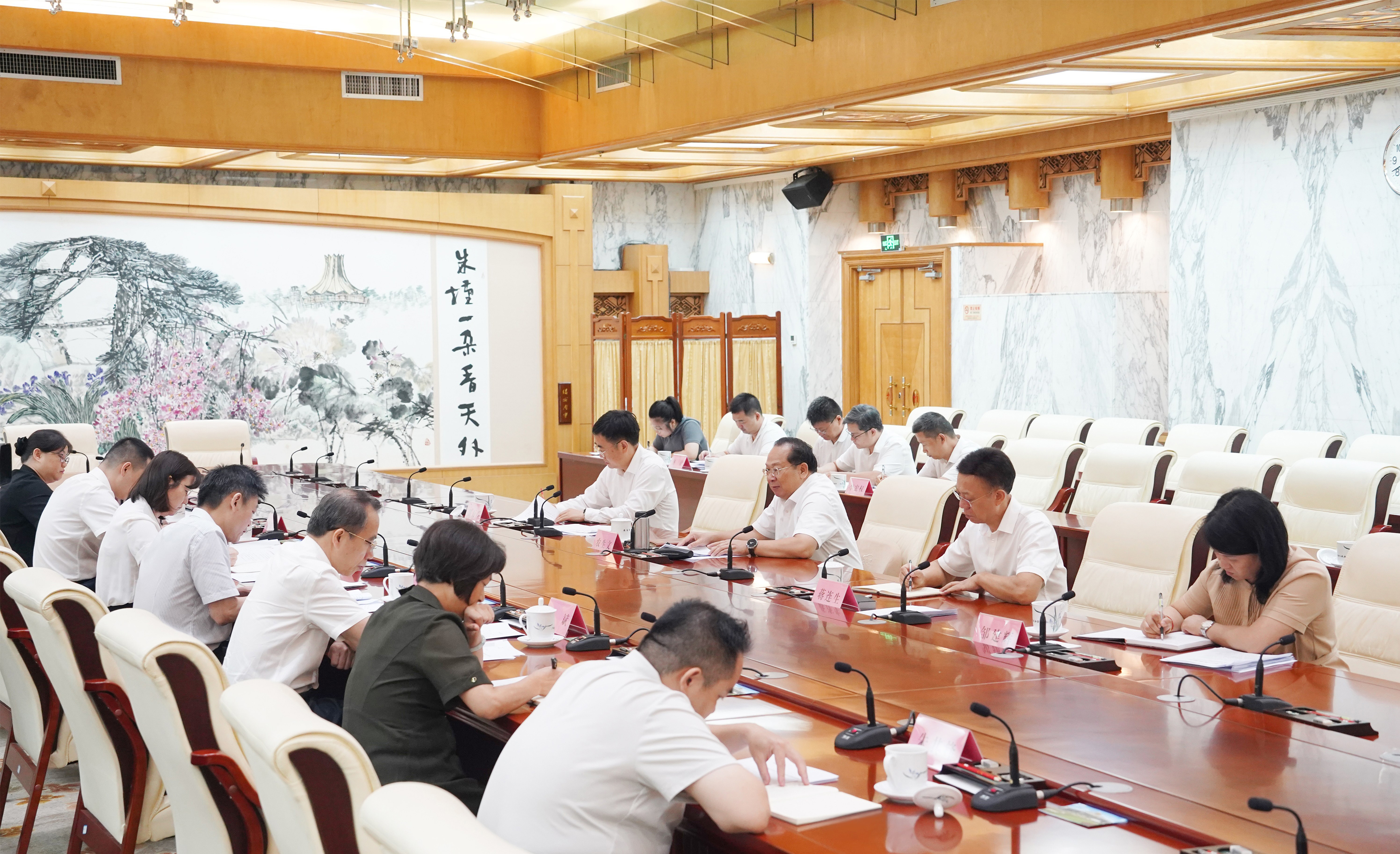 农生文出席2025年度全区政府债务管理情况汇报会