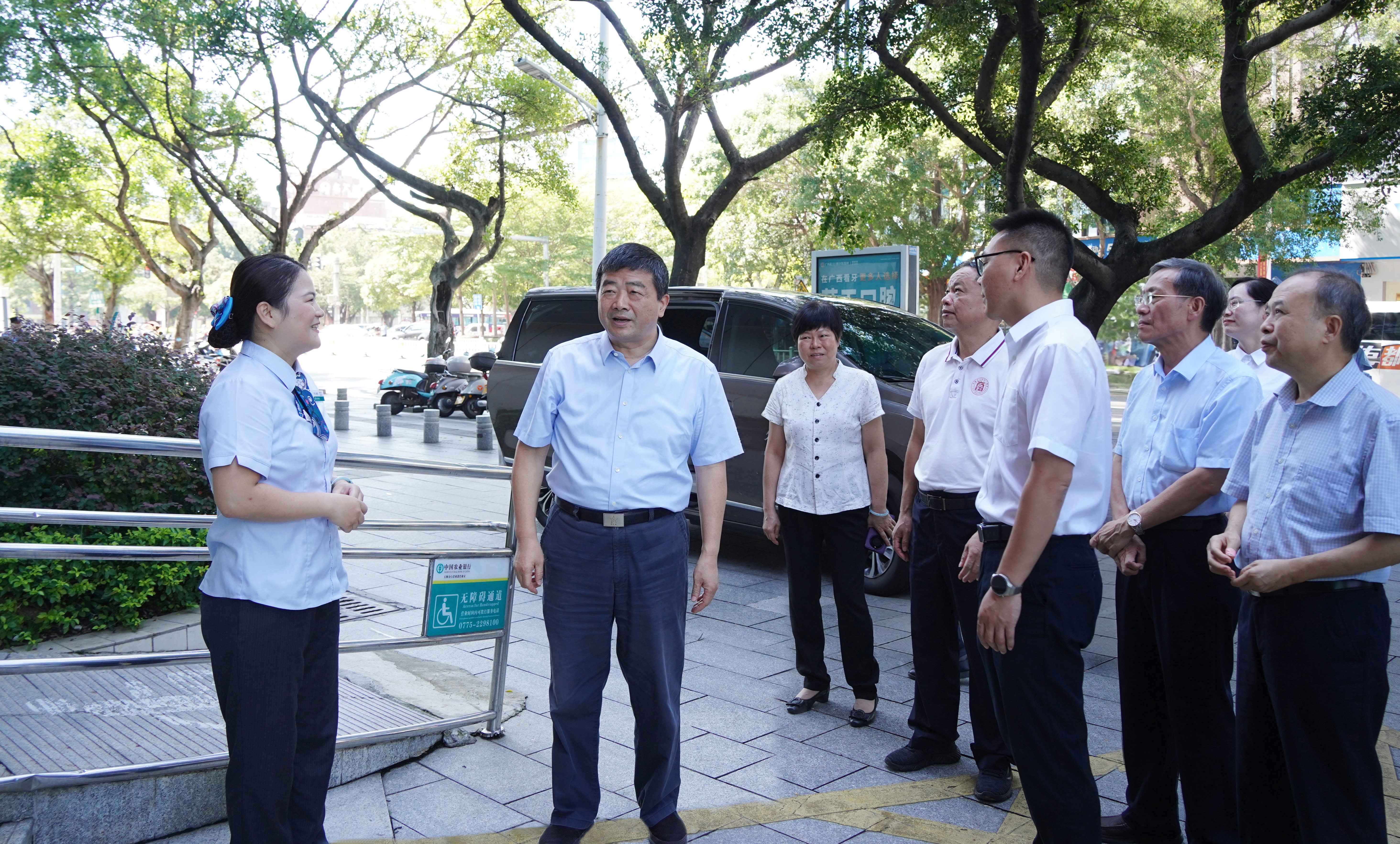 方春明赴玉林开展无障碍环境建设法执法检查