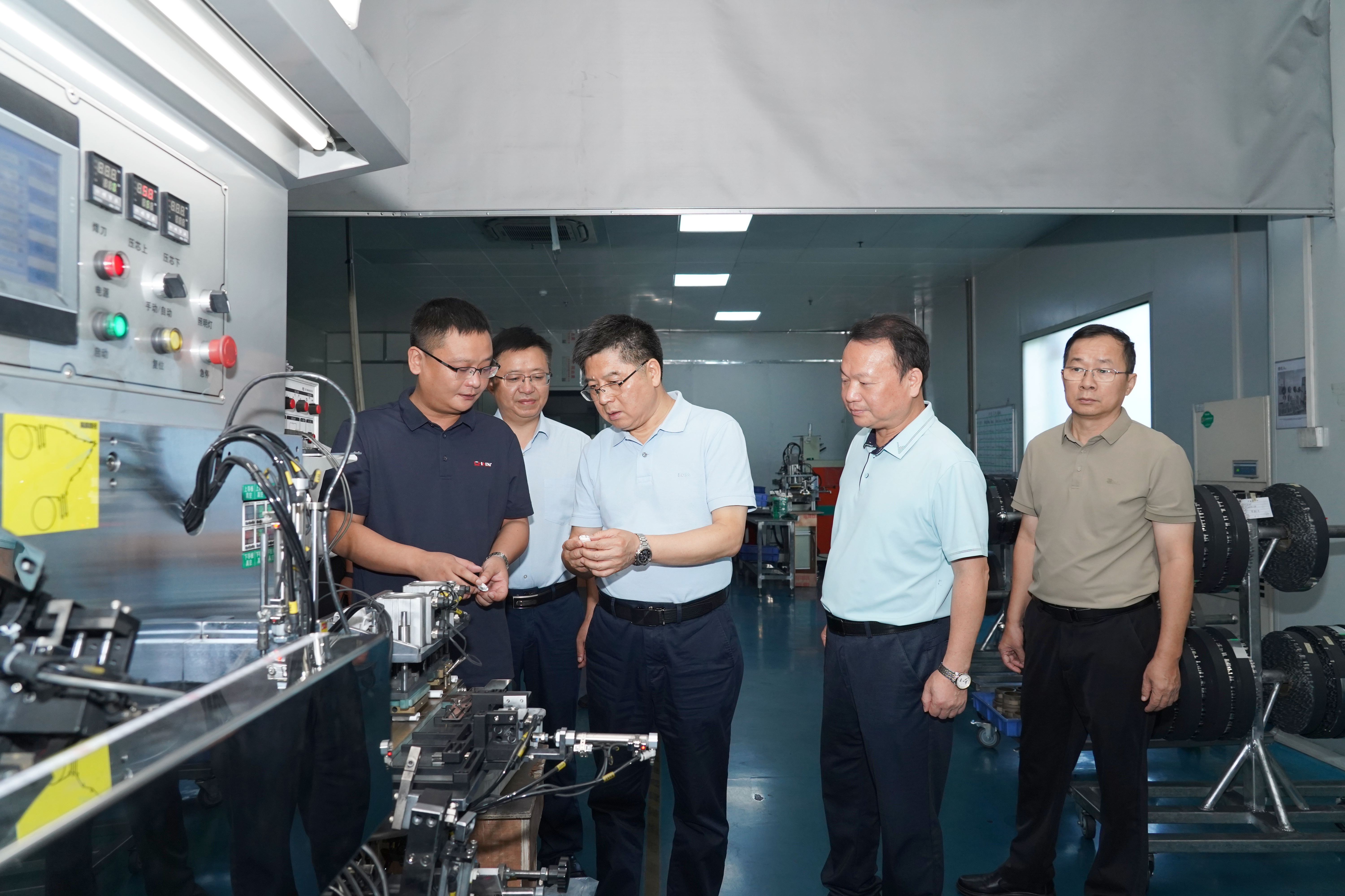 何文浩赴河池市开展代表工作调研