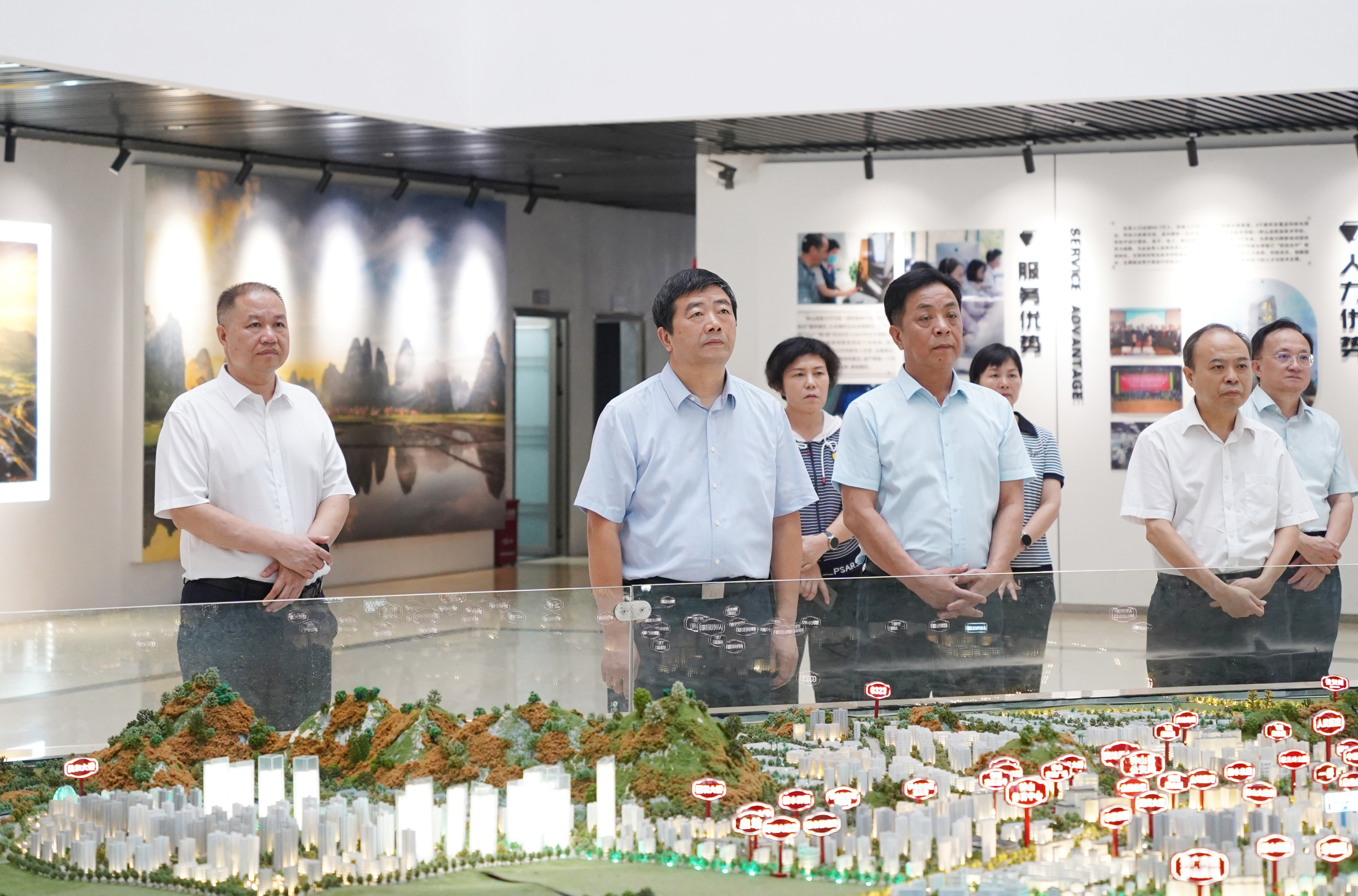 方春明赴贺州市开展调研