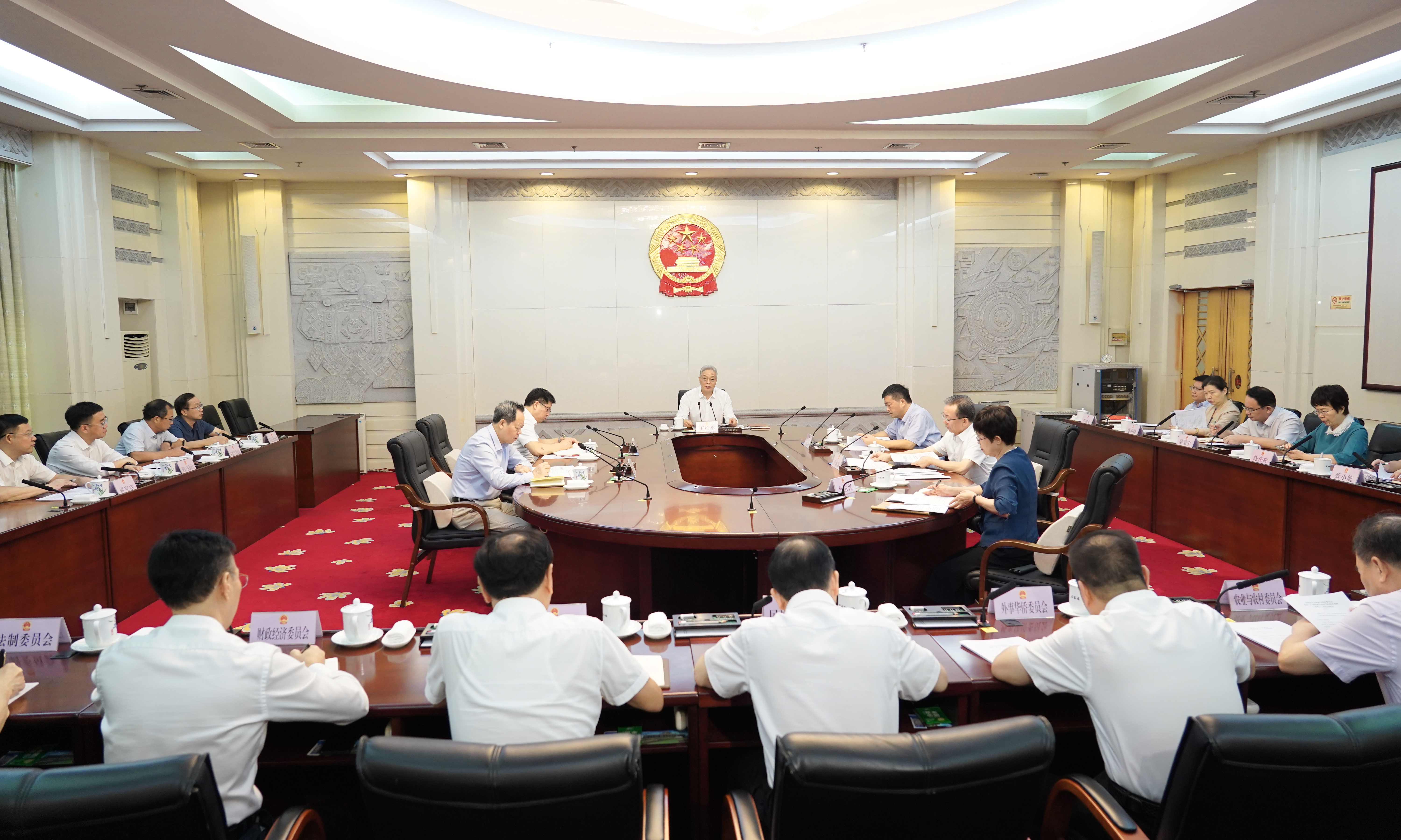 自治区人大常委会召开党组(扩大)会议